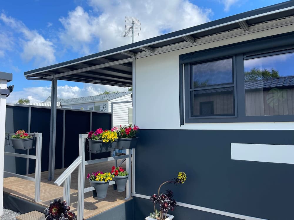 auvent isolation blanc et anthracite