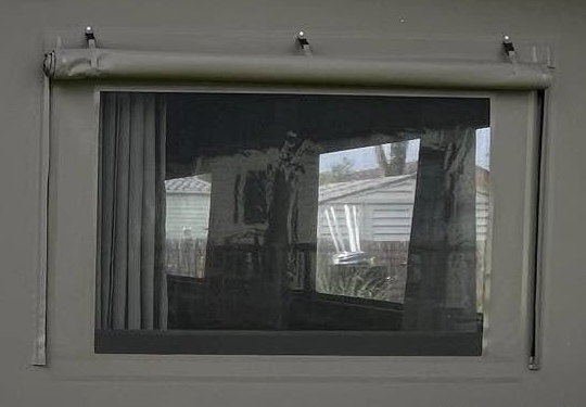 fenetre de auvent avec volet