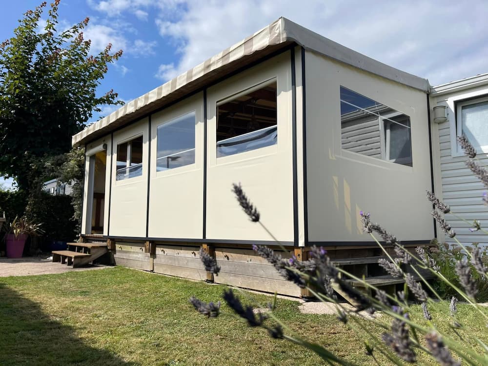 auvent smal couleur olive fermeture de terrasse blanche