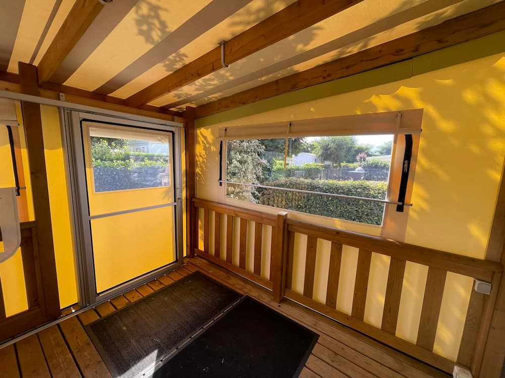 interieur terrasse fermee fenetre et porte