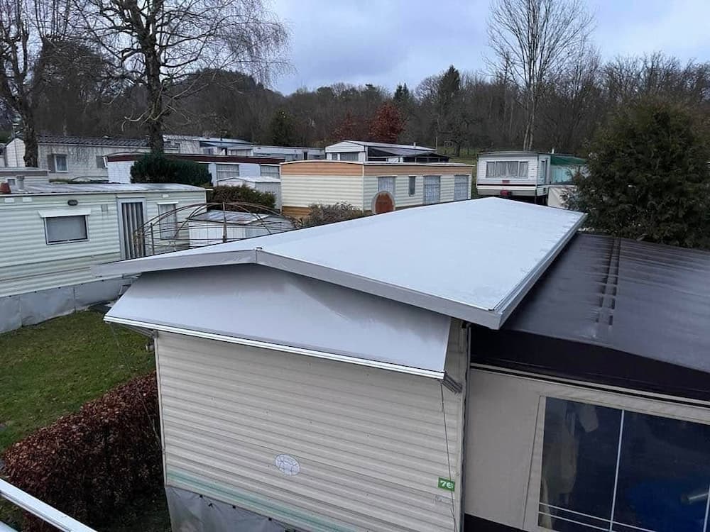 auvent smal couleur olive toit de protection blanc pour caravane